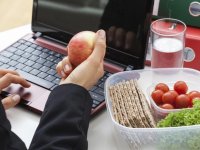 Ofis çalışanlarına 7 sağlıklı beslenme önerisi