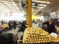İlk kez Akhisar'da uygulanan pazar yeri fıskiyeli serinlik, Balıkesir'e örnek oldu