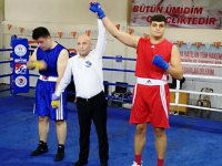 Akhisarlı Deniz Güngör, Boksta Türkiye Şampiyonu