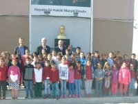 Tavlı Atatürk İlkokuluna Atatürk Büstü ve çok amaçlı depo yaptırdı