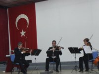 İzmir Devlet Senfoni Orkestrası Ülkü ortaokulunda