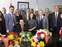 Akhisar Belediye Başkanı Besim Dutlulu, ilk gün tebrikleri kabul etti
