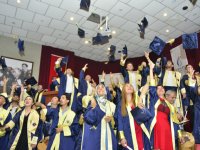 Manisa CBÜ Akhisar MYO’da mezuniyet sevinci