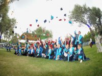Ülkü Ortaokulu mezuniyet sevinci
