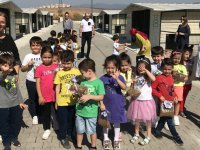 Özel Akhisar Deniz Anaokulu öğrencilerinden patili dostlarına ziyaret