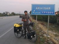 Almanya’dan bisiklet ile dünya turuna çıkan Karaca, Akhisar’a vardı