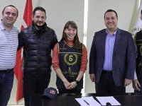 Dünya Şampiyonu Ayşe Begüm ve takımı Akhisar Belediye Spor’da