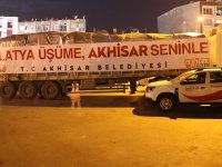 Akhisar Belediyesi’nin yardım araçları yola çıktı