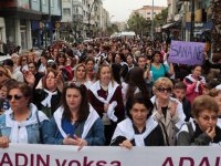 Akhisarlı kadınlar, Dünya Emekçi Kadınlar Günü’nde sokaklarda yürüdü