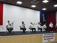 Akhisar Belediyesi Canlı Yayın Konseri ile vatandaşlara moral verdi