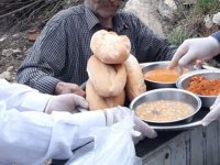 Din görevlilerinden mahalleye sıcak yemek