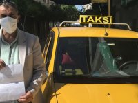 Akhisarlı taksici sağlık çalışanlarını ücretsiz taşıyor