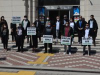 Akhisarlı Avukatlar Adliye önünde oturma eylemi yaptı