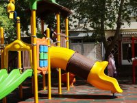 Akhisar Belediyesi’nden çocuklara 7 yeni oyun parkı