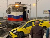 Akhisar'da tren kazası: Şoför son anda kurtuldu!