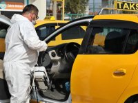 Akhisar Belediyesi kentteki tüm taksileri dezenfekte ediyor