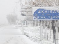 Akhisar’a kar geliyor