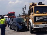 Akhisar'da vince arkadan çarpan araç sürücüsü ağır yaralandı
