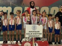 Akhisarlı Minik Cimnastikçiler yarışmalara damga vurdu