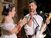 Gazeteci kendi düğününde hayat arkadaşına ‘Sadece Senin olmak’ sürpriz