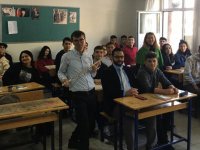 Akhisarlı Yazar Özlem Yıldız, Zeytinliova’da öğrencilerle buluştu