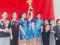 Atatürk Ortaokulu küçük kız masa tenisi kategorisinde il birincisi oldu