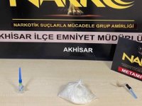Akhisar’da uyuşturucu ticareti yapan 2 kişi tutuklandı