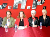 CHP Kadın Kolları Başkanı Emine Yavuz, Medeni Yasa’ya ilişkin basın açıklaması