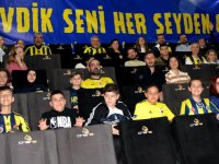 Manisa Fenerbahçeliler Derneği taraftarları Zaferin Rengi filmini izledi