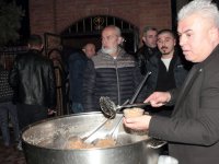 İYİ Partili Hüseyin Ali Doğan, Berat Kandilinde vatandaşlara helva ikram etti