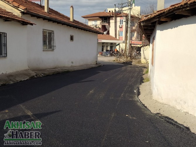 akhisar-belediyesi-yeni-yilda-ilk-asfalt-calismasina-basladi-(1).jpg