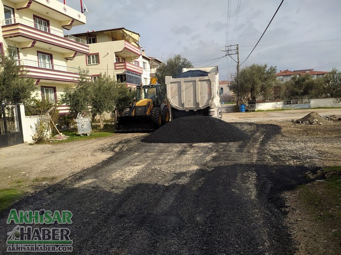 akhisar-belediyesi-yeni-yilda-ilk-asfalt-calismasina-basladi-(11).jpg
