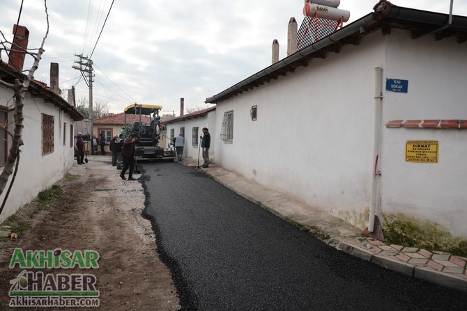 akhisar-belediyesi-yeni-yilda-ilk-asfalt-calismasina-basladi-(9).jpg