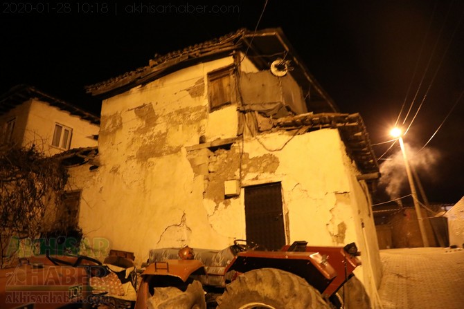 akhisar-deprem-selcikli-(1).jpg