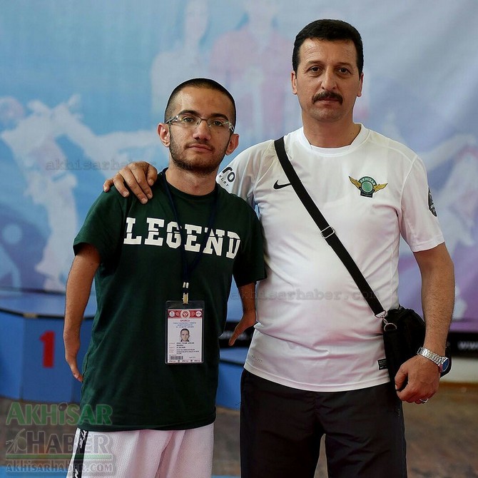 akhisarli-para-taekwondocusu-eray,-turkiye-birincisi-oldu-(1).jpg