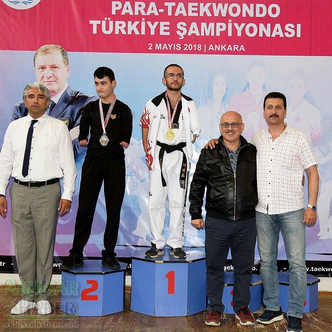 akhisarli-para-taekwondocusu-eray,-turkiye-birincisi-oldu-(2).jpg