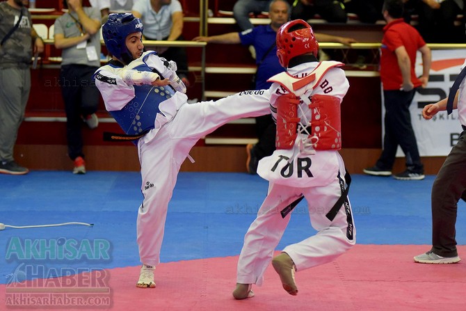 akhisarli-para-taekwondocusu-eray,-turkiye-birincisi-oldu-(3).jpg