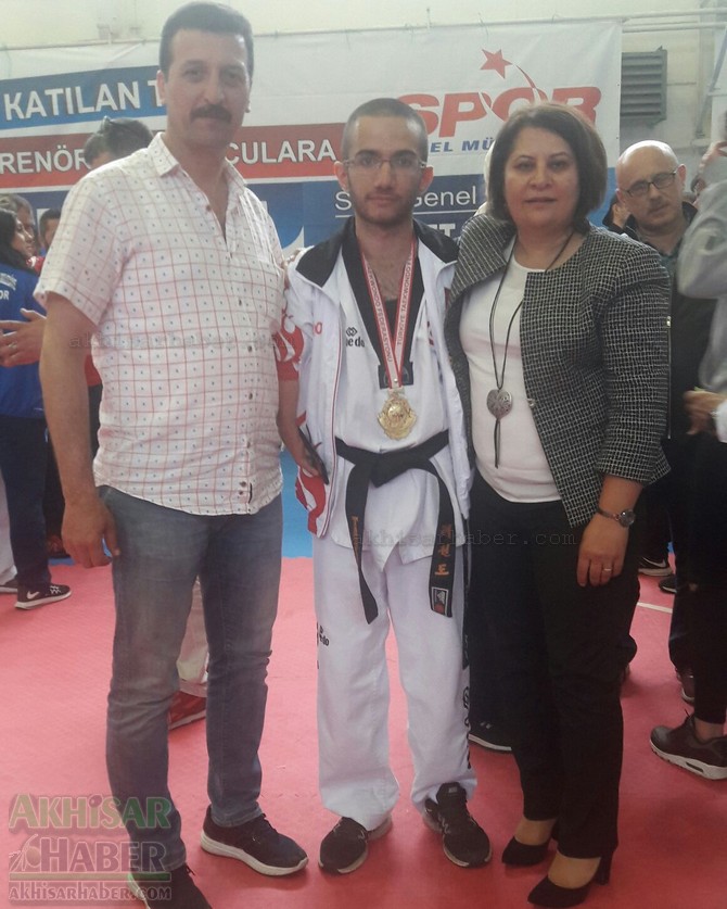 akhisarli-para-taekwondocusu-eray,-turkiye-birincisi-oldu-(9).jpg
