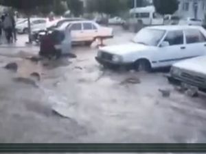 İşte Akhisar'da Sokakları Böyle Sel Aldı
