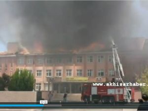 Akhisar’da Okulda Yangın Paniği