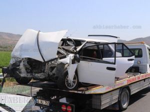 Akhisar-Gölmarmara yolunda feci kaza 2 ölü 1 yaralı