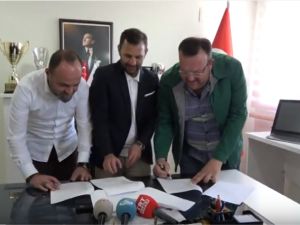 Teknik Direktör Okan Buruk, Akhisar Belediyespor’a imzayı attı
