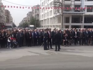 Cumhuriyet Bayramı 94.yıl kutlama programı Milli Egemenlik meydanı Atatürk Anıtınına çelenk sunma