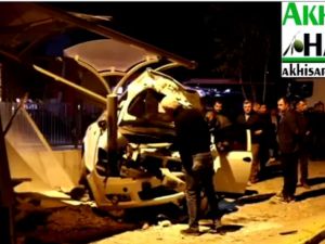 Akhisar’da trafik kazası, araçlar hurdaya döndü!