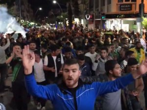 İşte Akhisarlılar kupada Galatasaray'ı eleyip finale kalmanın mutluluğunu böyle kutladı