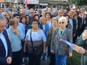 Akhisar CHP ilçe yönetimi Egemenlik Meydanında 1 Mayıs basın açıklaması