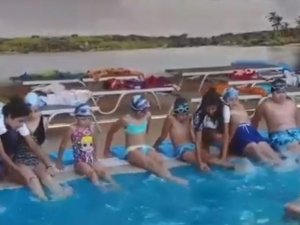 Akhisargücü spor kulübü yaz okulu yüzme kursu ağustos ayı 3 tur tamamlandı