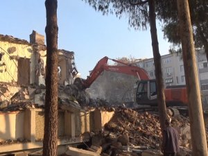 Akhisar Belediyesi eski hizmet binası yıkılarak modern yüzüne kavuşacak