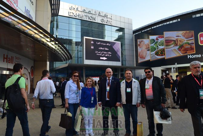 Akhisar Ticaret Borsası İle Akhisar  Ticaret Ve Sanayi Odası Üyeleriyle Birlikte Dubai Gulfood Fuarını Ziyaret Etti