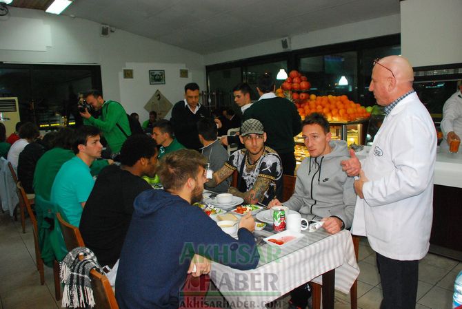 Köfteci Ramiz'den Futbolculara Gaziantep Maçı Öncesi Ziyafet